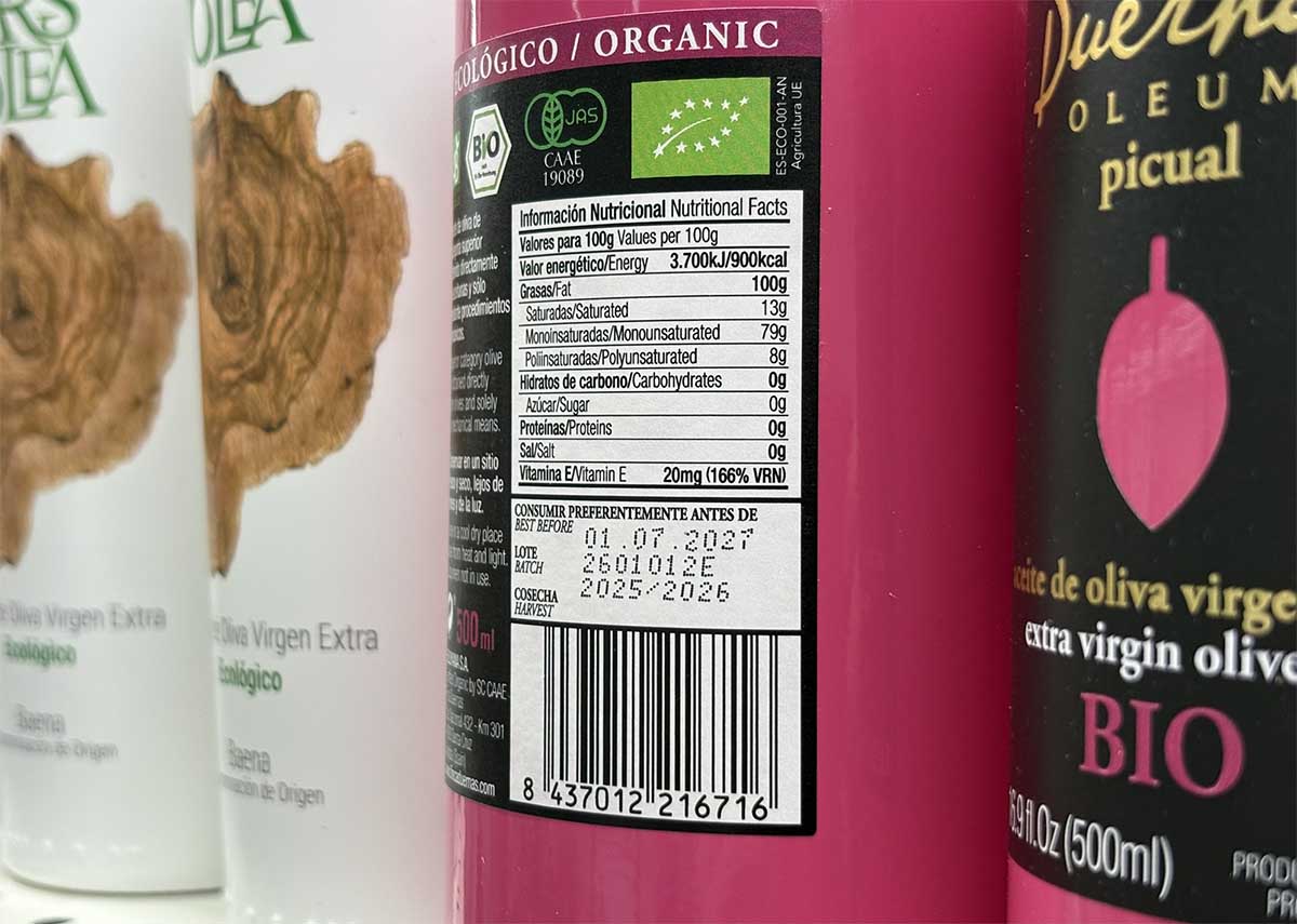 código de barras en la contra-etiqueta de una botella de aceite de oliva virgen extra