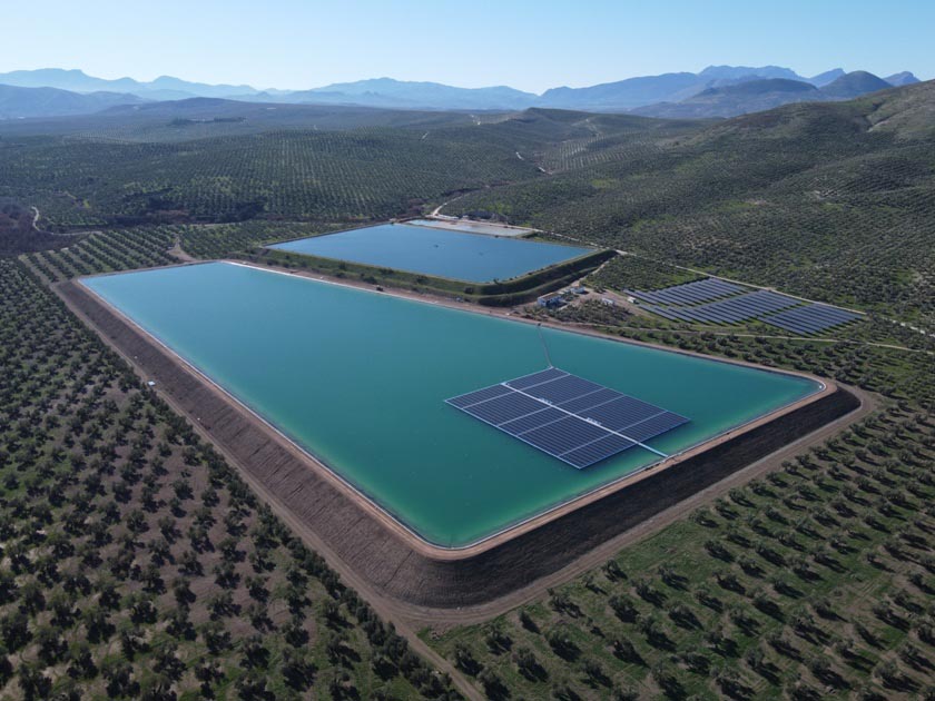Planta fotovoltaica en el olivar de Castillo de Canena