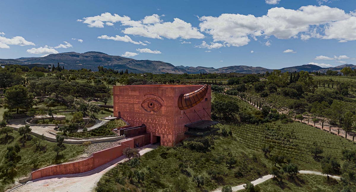 Almazara El Toro de LA Organic en Ronda, diseñada por Philippe Starck