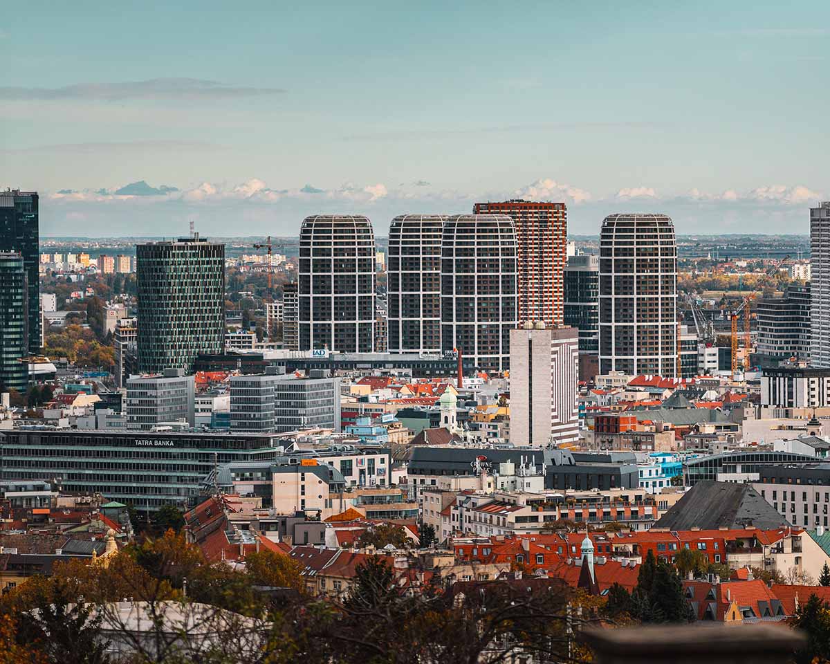 horizonte de Bratislava que muestra arquitectura