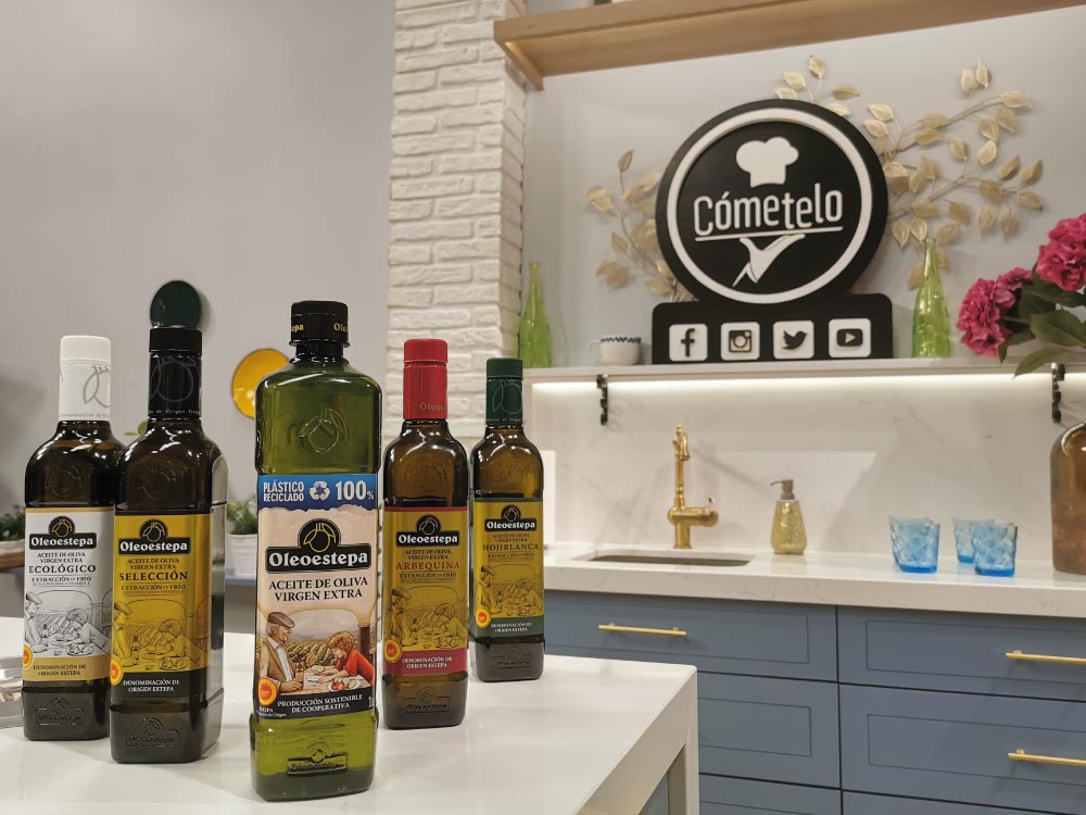 Aceites de oliva virgen extra Oleoestepa en la cocina del programa Cómetelo de Canal Sur
