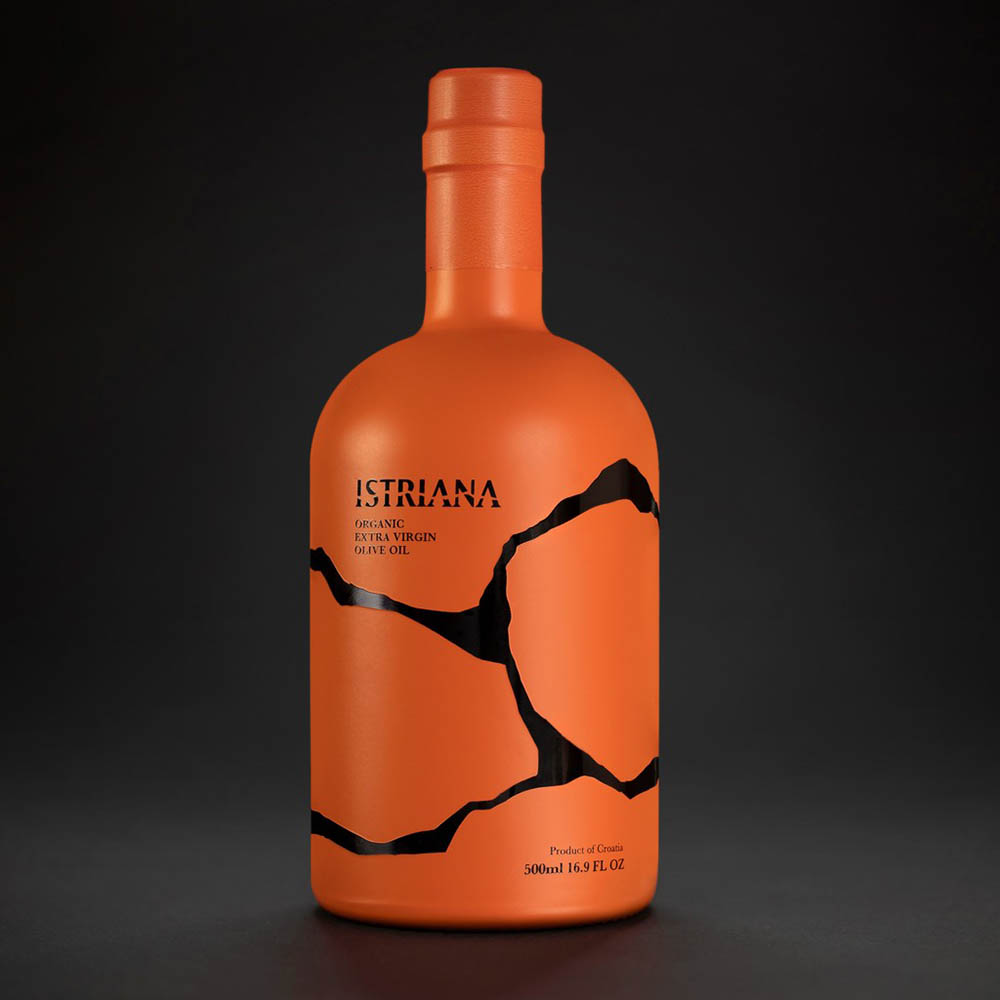 Botella Istriana de aceite de oliva virgen extra en color terracota con grafismo negro inspirado en ánforas romanas